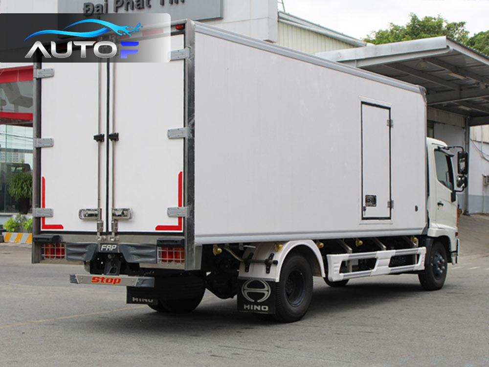 Xe tải Hino FC9JJTC (6.5t - dài 5.6m) thùng bảo ôn